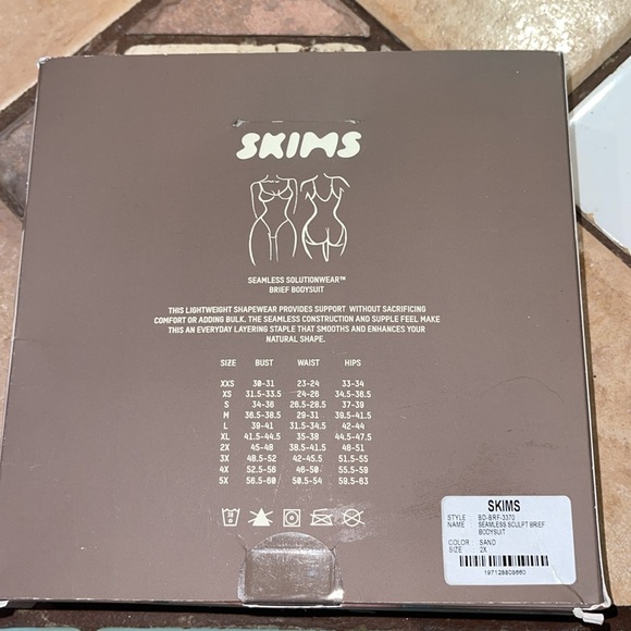 SKIMS seamless sculpt brief bodysuit - Picture 3 of 3